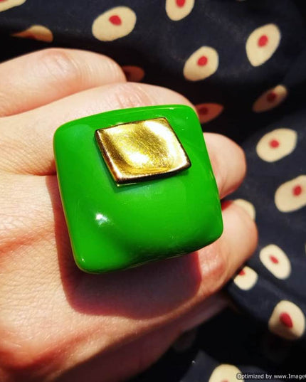 Bague Bulle Verte ornée d'un carré d'Or
