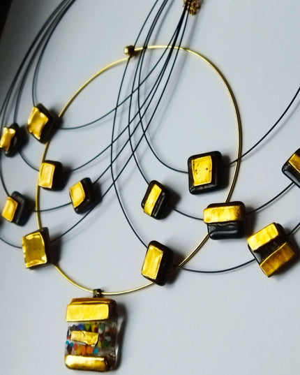 Collier 3 fils 7 cabochons