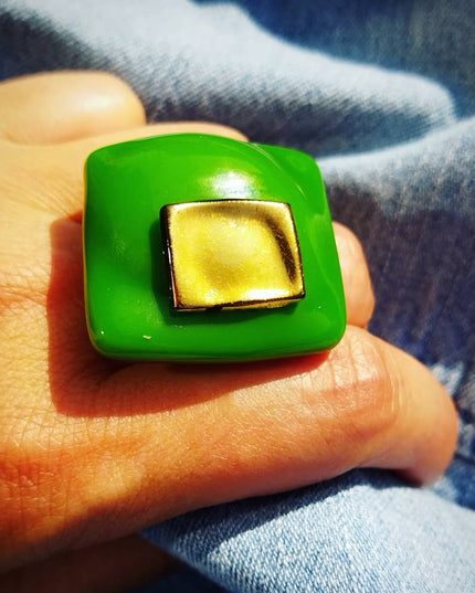 Bague Bulle Verte ornée d'un carré d'Or