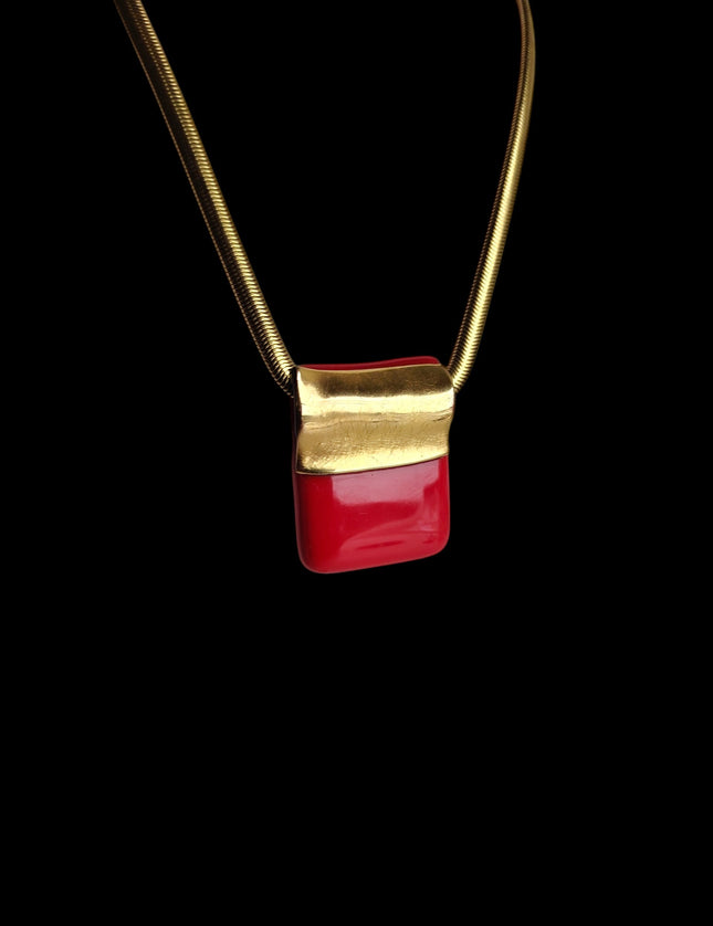 Pendentif en verre rouge vermillon opaque